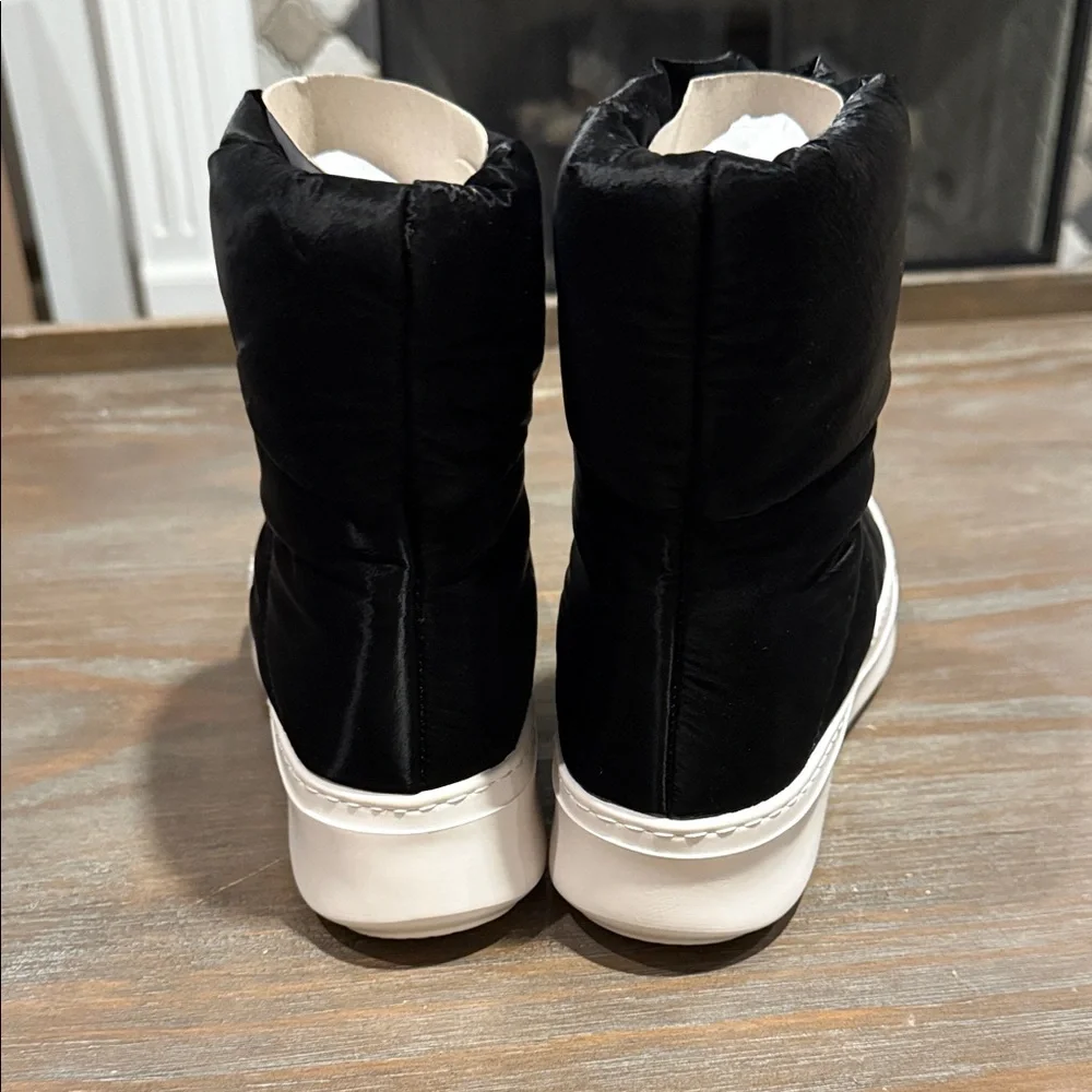 Gentle Souls by Kenneth Cole Rosette Puff Boots 7 NWOB Black Nylon Platform Cozy